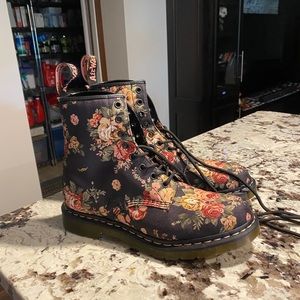 NWOT FLORAL DR MARTENS